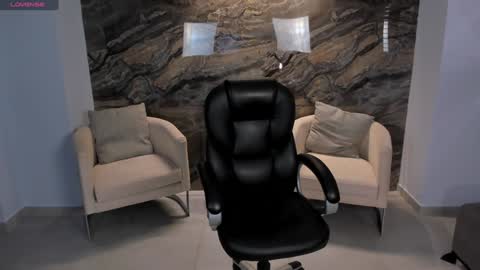 Snapshot of lizzhamilton_ chatting on 01-26-25, 10:13 Lizzi  online show from 01-26-25, 10:13