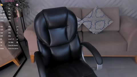 Snapshot of lizzhamilton_ chatting on 01-31-25, 11:56 Lizzi  online show from 01-31-25, 11:56