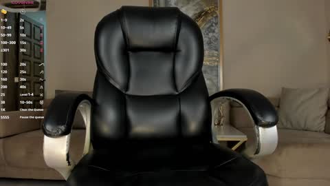 Snapshot of lizzhamilton_ chatting on 02-04-25, 04:37 Lizzi  online show from 02-04-25, 04:37