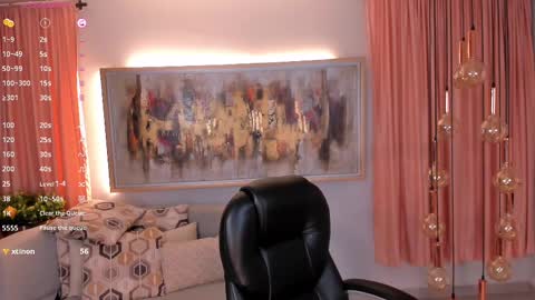 Snapshot of lizzhamilton_ chatting on 02-14-25, 02:28 Lizzi  online show from 02-14-25, 02:28