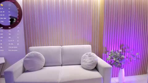 Snapshot of lizzhamilton_ chatting on 03-12-25, 02:30 Lizzi  online show from 03-12-25, 02:30