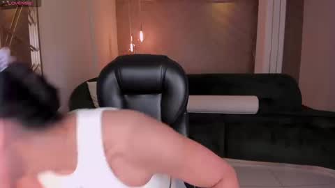 Snapshot of lizzhamilton_ chatting on 09-10-25, 09:04 Lizzi  online show from 09-10-25, 09:04