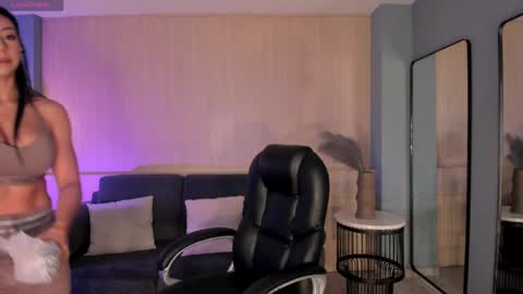 Snapshot of lizzhamilton_ chatting on 09-19-25, 12:50 Lizzi  online show from 09-19-25, 12:50