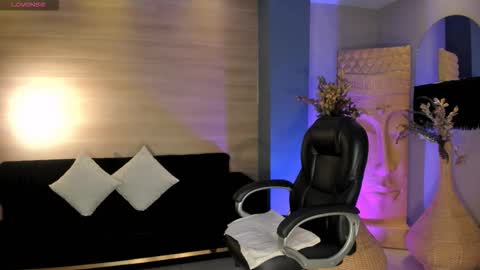 Snapshot of lizzhamilton_ chatting on 09-22-25, 07:16 Lizzi  online show from 09-22-25, 07:16