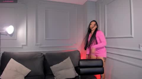 Snapshot of lizzhamilton_ chatting on 10-04-25, 01:42 Lizzi  online show from 10-04-25, 01:42