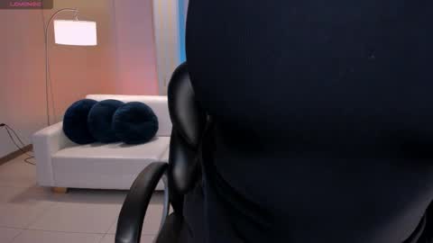 Snapshot of lizzhamilton_ chatting on 10-10-25, 09:03 Lizzi  online show from 10-10-25, 09:03