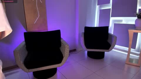 Snapshot of lizzhamilton_ chatting on 10-11-25, 08:07 Lizzi  online show from 10-11-25, 08:07