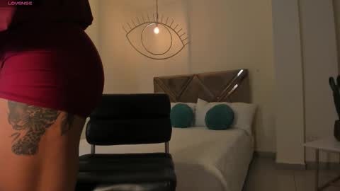 Snapshot of lizzhamilton_ chatting on 10-18-25, 10:32 Lizzi  online show from 10-18-25, 10:32