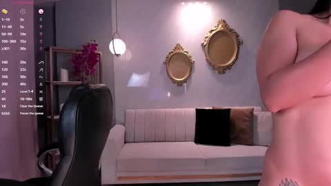 Snapshot of lizzhamilton_ chatting on 10-23-25, 09:13 Lizzi  online show from 10-23-25, 09:13