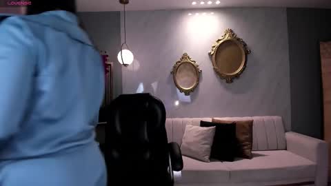 Snapshot of lizzhamilton_ chatting on 10-24-25, 08:38 Lizzi  online show from 10-24-25, 08:38