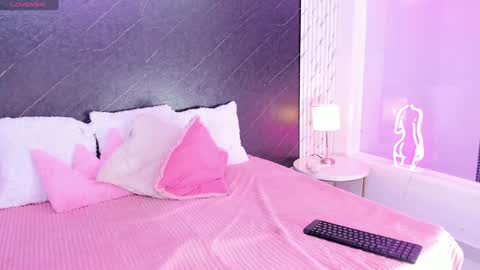 Snapshot of lizziierose chatting on 01-15-25, 09:45 I am Lizz online show from 01-15-25, 09:45