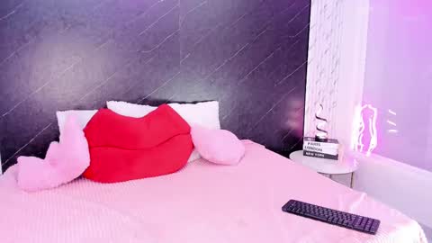 Snapshot of lizziierose chatting on 03-07-25, 12:01 I am Lizz online show from 03-07-25, 12:01