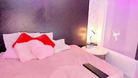 Snapshot of lizziierose chatting on 10-22-25, 12:05 I am Lizz online show from 10-22-25, 12:05