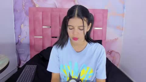 Snapshot of lizzmartin chatting on 01-11-25, 07:05 Sweet Lizz online show from 01-11-25, 07:05