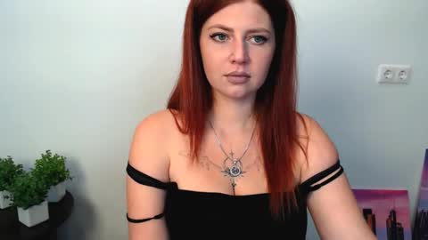 Lizzy3 online show from 09-26-25, 01:15