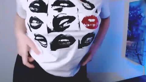 Lizzy3 online show from 10-29-25, 10:22