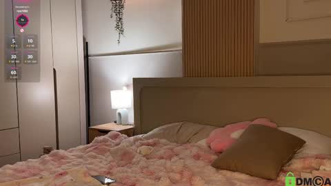 Lizzy online show from 04-19-26, 01:43