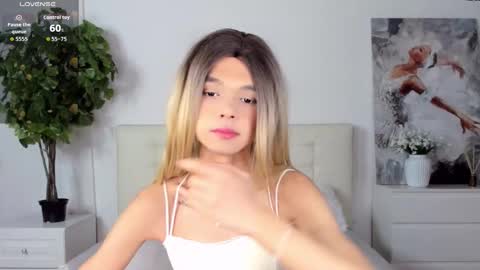 Snapshot of lizzydelrey chatting on 03-16-26, 10:03 lizzydelrey online show from 03-16-26, 10:03