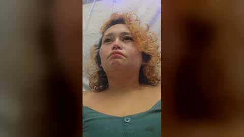 Snapshot of lizzyice8 chatting on 12-18-25, 01:22 lizzyice8 online show from 12-18-25, 01:22