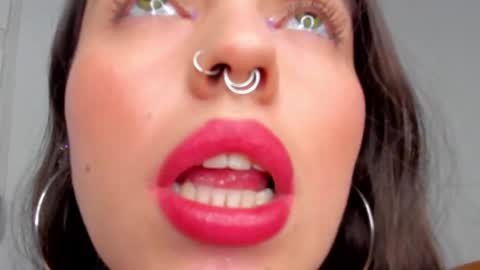 Llanna online show from 02-19-25, 07:06