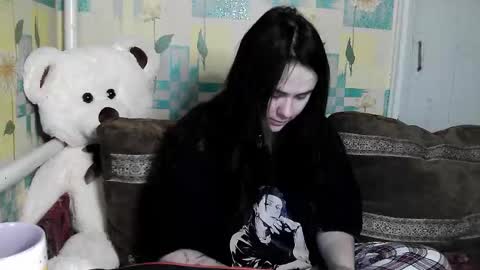 Snapshot of llevella chatting on 10-25-25, 09:39 Sevy online show from 10-25-25, 09:39