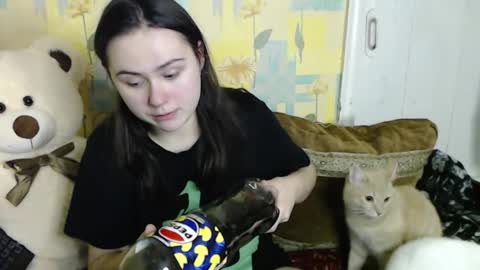 Snapshot of llevella chatting on 10-27-25, 09:41 Sevy online show from 10-27-25, 09:41