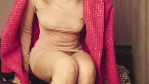 Mila online show from 09-28-25, 09:09