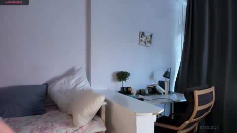 Snapshot of llkadream chatting on 02-21-25, 08:29 Arina online show from 02-21-25, 08:29