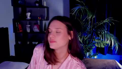 Snapshot of llkadream chatting on 03-07-25, 12:15 Arina online show from 03-07-25, 12:15