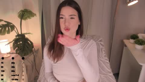 Snapshot of llkadream chatting on 10-16-25, 07:20 Arina online show from 10-16-25, 07:20