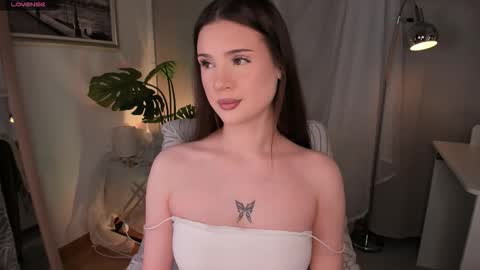 Snapshot of llkadream chatting on 11-27-25, 07:10 Arina online show from 11-27-25, 07:10