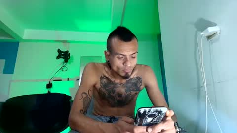 Snapshot of lobo_cockk chatting on 09-22-25, 04:25 edwin online show from 09-22-25, 04:25