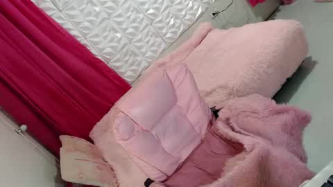 Snapshot of lobotara69 chatting on 02-10-25, 11:23 Thea online show from 02-10-25, 11:23