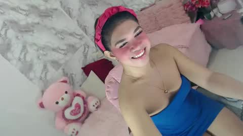 Snapshot of lobotara69 chatting on 11-24-25, 08:52 Thea online show from 11-24-25, 08:52