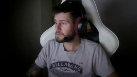 Snapshot of lobotomy54 chatting on 11-24-25, 01:44 lobo online show from 11-24-25, 01:44