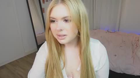 Snapshot of locacoco chatting on 10-26-25, 12:22 Elva online show from 10-26-25, 12:22