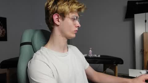 LOGAN FRASER online show from 10-14-25, 01:56