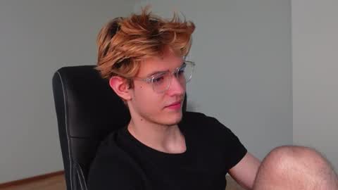 LOGAN FRASER online show from 10-22-25, 07:19