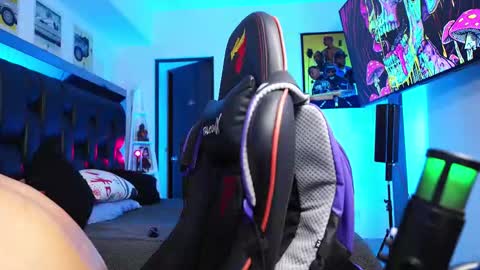 logan_hugh8 online show from 03-02-26, 07:15