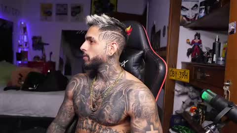 logan_hugh8 online show from 04-20-26, 01:41