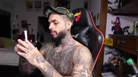 logan_hugh8 online show from 04-27-26, 12:19