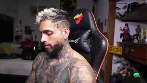 logan_hugh8 online show from 04-28-26, 02:27