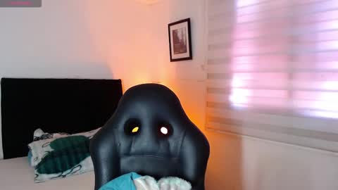 Snapshot of logan_military chatting on 09-16-25, 06:53 logan online show from 09-16-25, 06:53