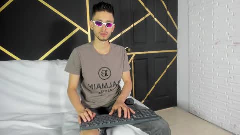 Logan Rogers online show from 10-09-25, 01:53