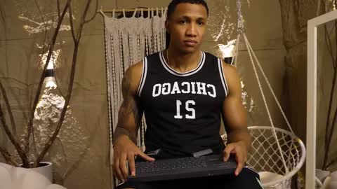 Snapshot of logan_varela chatting on 09-12-25, 12:27 logan_varela online show from 09-12-25, 12:27