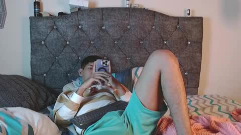 logan_willyams_ online show from 10-12-25, 01:48