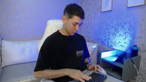 Snapshot of loganfoster_ chatting on 12-13-25, 08:36 Loganfoster online show from 12-13-25, 08:36