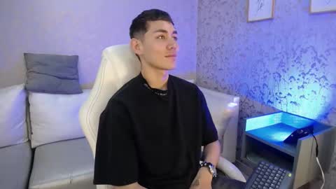 Snapshot of loganfoster_ chatting on 12-14-25, 10:03 Loganfoster online show from 12-14-25, 10:03