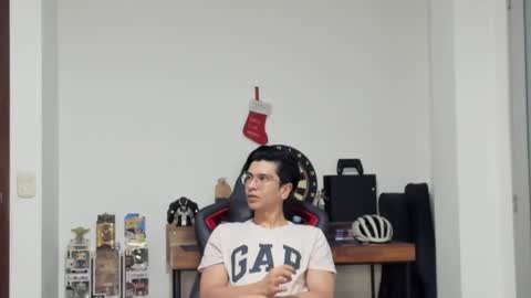 Snapshot of logannick chatting on 02-07-25, 08:33 Logan online show from 02-07-25, 08:33