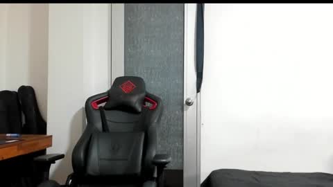 Snapshot of logannick chatting on 09-17-25, 07:54 Logan online show from 09-17-25, 07:54